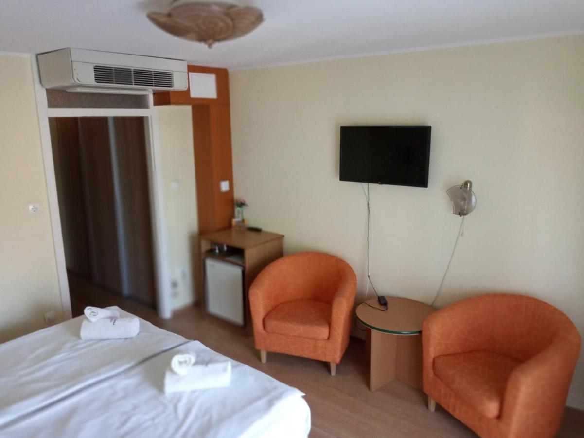 Pergola Panzio Hotel Balatonfoldvar Bagian luar foto