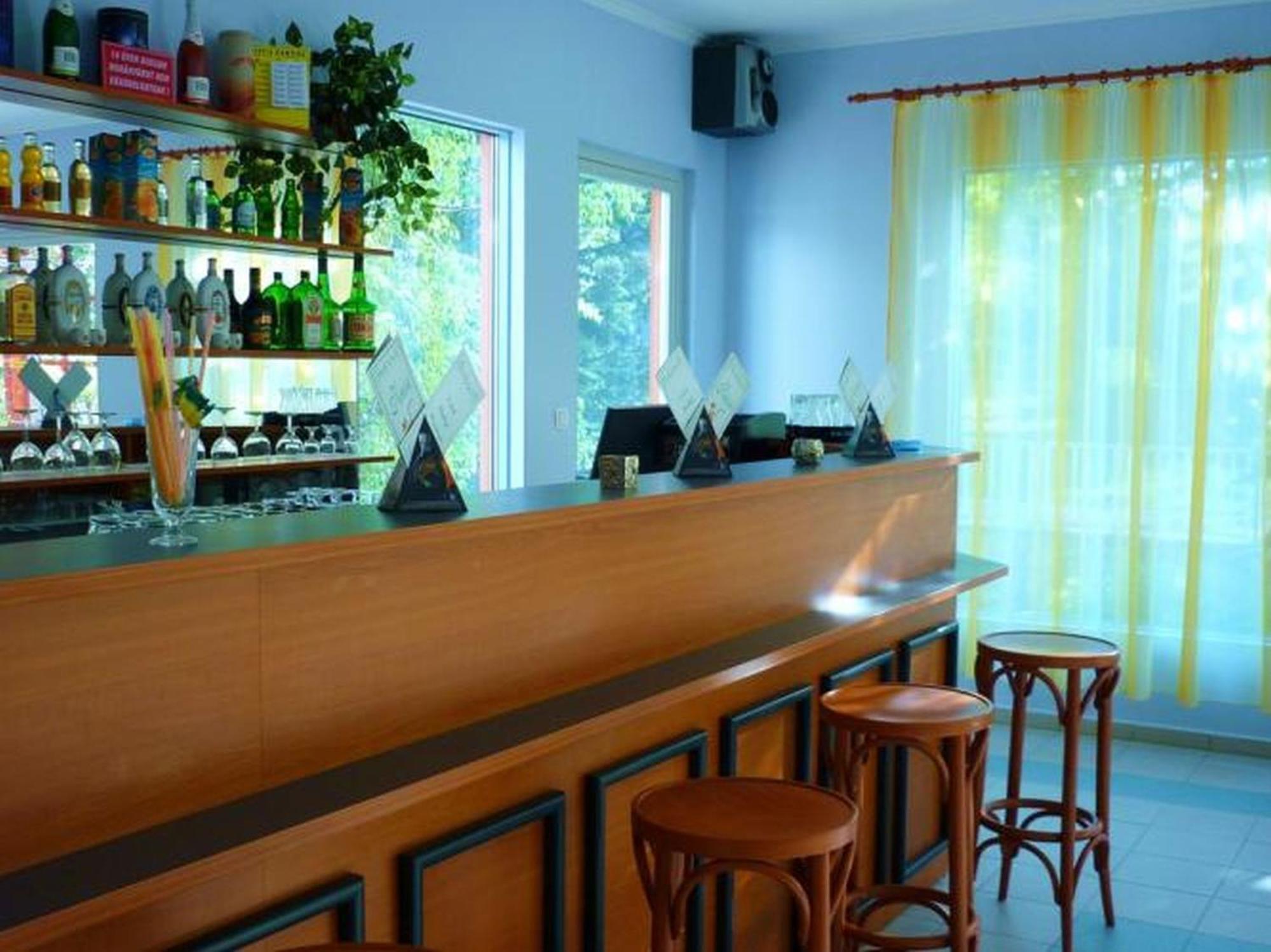 Pergola Panzio Hotel Balatonfoldvar Bagian luar foto